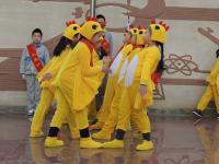 青海西宁:五四小学迎来新学期开学第一天_新闻写法数学教案的小学图片