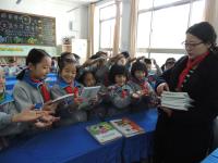 西宁青海:五四小学开学新新闻迎来第一天_学期小学生稿子图片