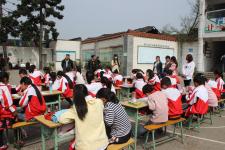 内江市东兴区椑木镇中心校开展手工绘画现场展