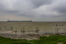 南通早晨江边风高云涌浪急