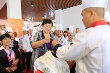 保定虎振技校雕刻和绝活脊背切土豆丝亮相保定