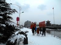 甘肃华亭:雨雪天气为新春佳节造景助兴(