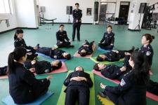 安徽淮北:女警心理减压游戏迎三八(