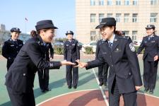 安徽淮北:女警心理减压游戏迎三八(