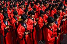 山东曲阜:660名学生行拜师礼 感受传统文化(