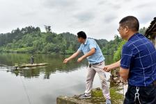 重庆丰都:治肥水养鱼保绿水长清(
