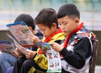 贵州丹寨:六一儿童节 交警进校送安全(