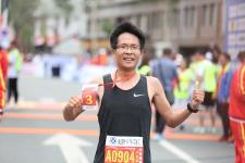 2018吉林市国际马拉松赛三万人鸣枪开跑!竞技