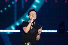 汪峰压轴江苏盱眙龙虾节晚会 忘我演出如同专