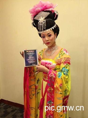 反串艺人欧阳青受邀港台慈善演出 促进文化交