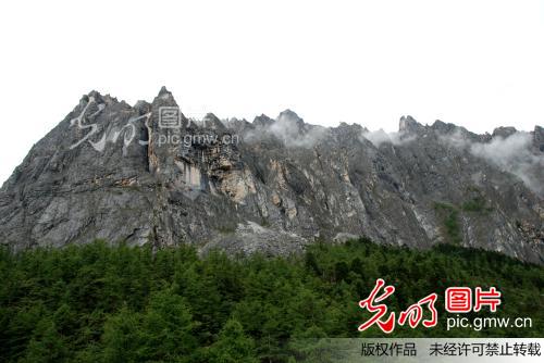 四川稻城亚丁风光_何啸虎