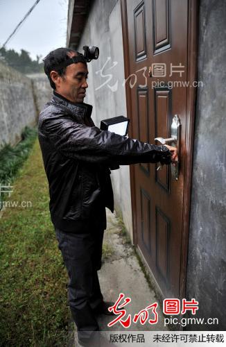 大鲵养殖:洞穴里的致富经_宋文