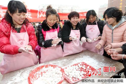 安徽淮北:乡村举办民俗文体活动闹元宵_万善朝