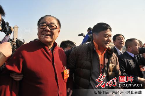 李天一事件成热点 政协委员金铁霖谈看法_杨晶