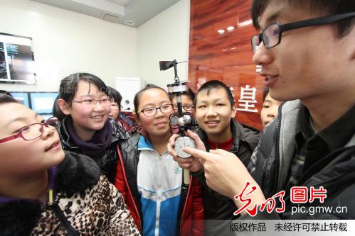 河北秦皇岛:走进气象局 迎接气象日_曹建雄