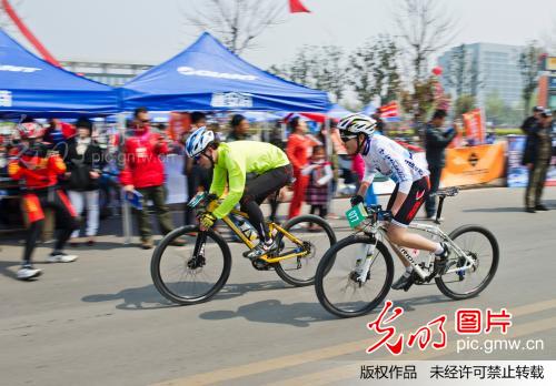 江苏:2013徐州贾汪第二届督公湖全国自行车邀