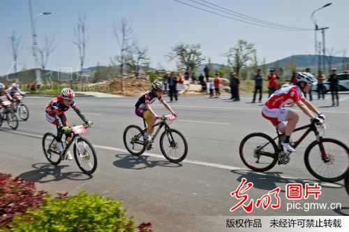 江苏:2013徐州贾汪第二届督公湖全国自行车邀