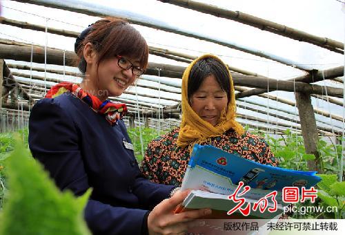 沂南信合服务延伸到地头_王彦冰