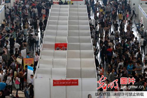 江苏举办全省高校毕业生招聘月活动_董金林