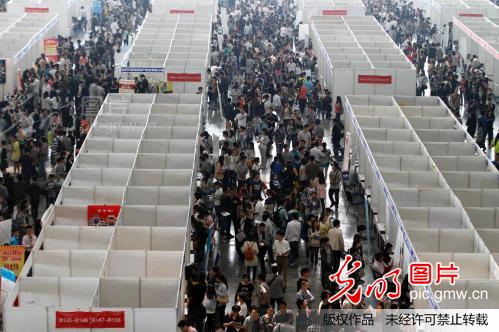 江苏举办全省高校毕业生招聘月活动_董金林