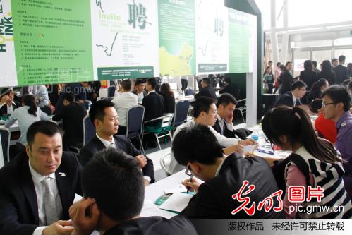 江苏举办全省高校毕业生招聘月活动_董金林