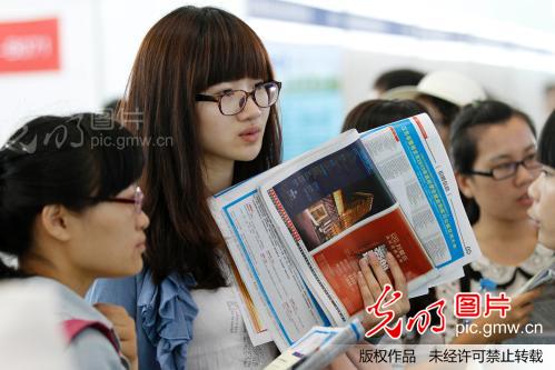 江苏举办全省高校毕业生招聘月活动_董金林