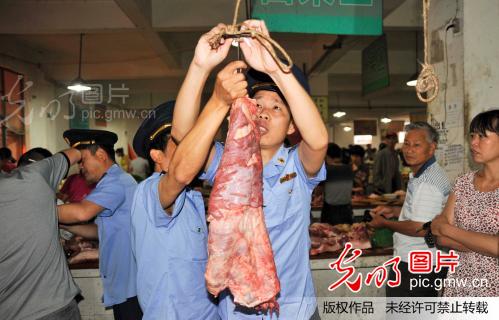 乐平工商局加大食品安全法宣传执法力度_朱定