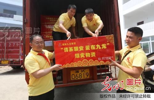 湖南娄底爱心企业向芦山地震灾区捐赠200多万