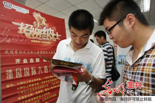 安徽蒙城:专场招聘会助力大中专毕业生就业