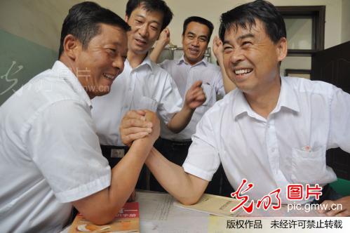 安徽淮北:游戏减压快乐工作_新闻--社会_ 光明