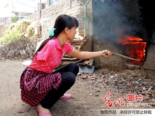 <em>独臂枪少女</em>怎么下载_动漫_胖人服饰网