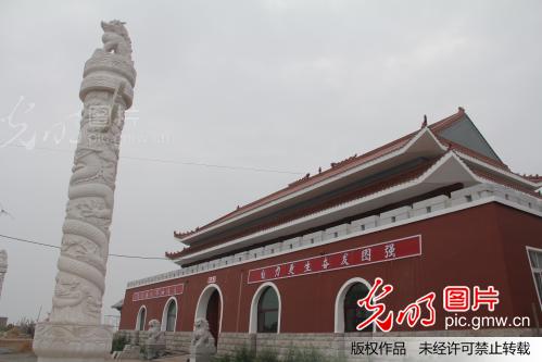 山寨天安门始作俑者再创新作_牟财源