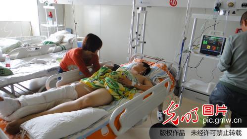 山西万荣县城镇中学一初三学生跳楼生命垂危