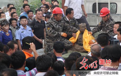 河北海兴深千年铁佛面世_新闻