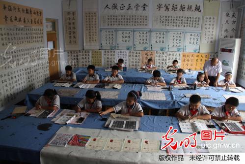 山东博兴:农村小学自创书法健身操 翰墨飘香溢