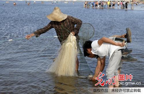 古老的挂网捕鱼法_创意--乡土人文