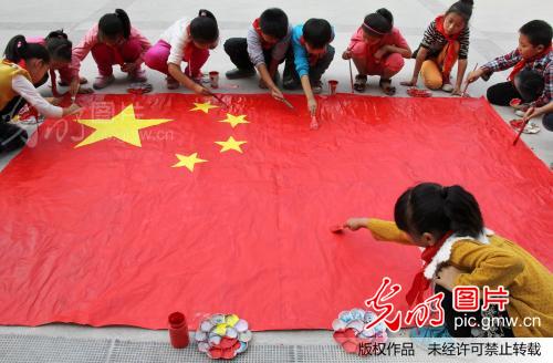 红领巾画国旗_徐宏星