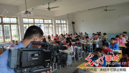 广西忻城县:易地扶贫搬迁受央视关注