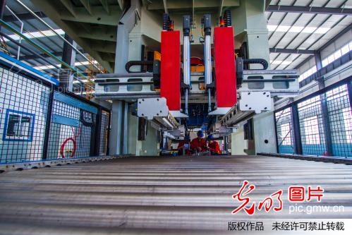 我国超高强度钢板热冲压成形生产线实现国产化