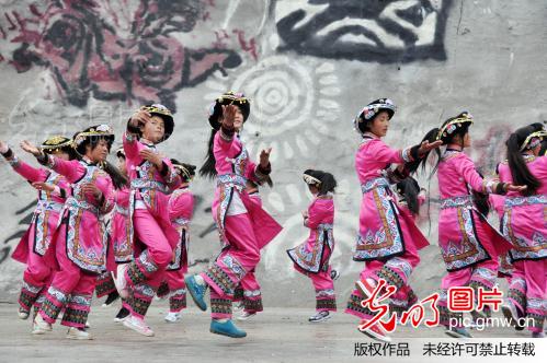 贵州威宁彝族同胞欢度彝族年_新闻--社会_ 光明图片