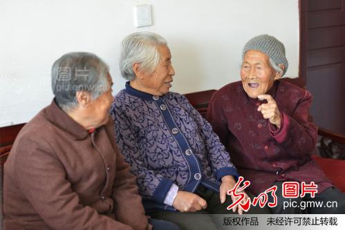 山东邹平:农村老人幸福院免费乐享晚年_新闻