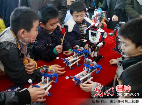 南京:儿童文化艺术节上感受传统文化与现代科