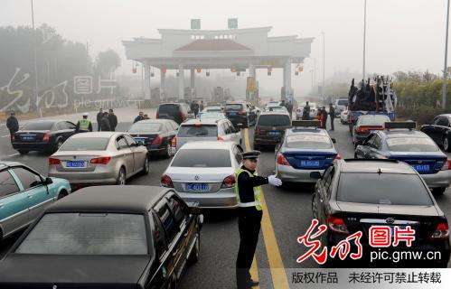 江西德兴遭遇今年最大雾霾天气