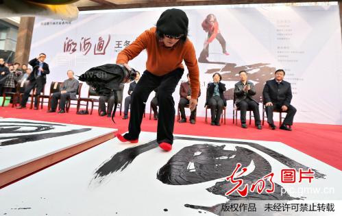 江苏省南通举行著名书法家湖海通--王冬龄书法