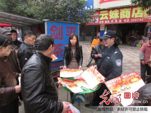 赣州处龙南所民警开展冬季三保宣传_新闻