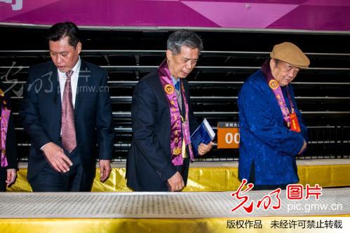 深圳奇人手抄3600米佛经长卷面世 各界赞为人