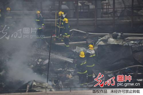 上海四平路一商务楼发生火灾_沈春琛