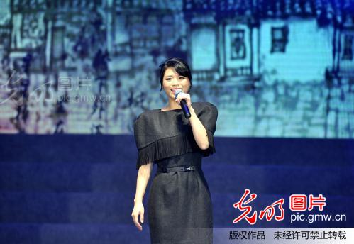 黄英、五洲<em>辣妹</em>和春天亮相<em>湖南</em>张家界慈利春晚