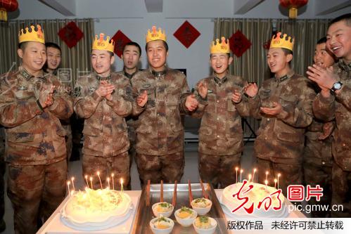 老爷庙官兵庆生日欢度春节_新闻--节会