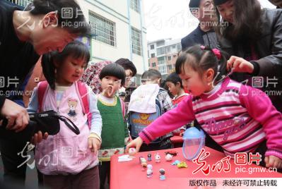 幼儿园开跳蚤市场 小朋友成了买卖人家_新闻